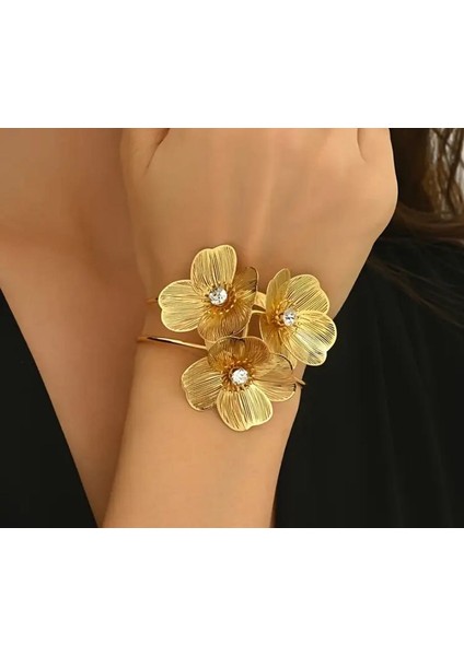 Altın Renk Taş Detaylı Çiçek Tasarımlı Bileklik | 7x3.5 cm Ayarlanabilir Kadın Aksesuar fiyatları