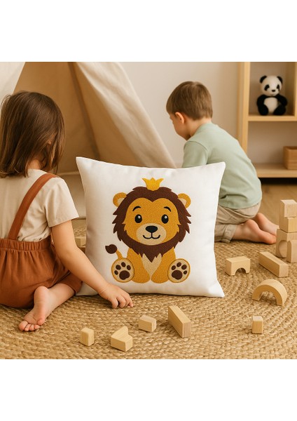 Yavru Aslan Punch Kırlent Kılıfı fırsatları