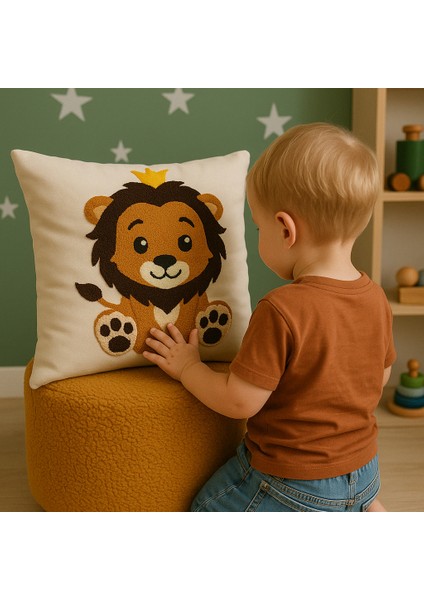 Yavru Aslan Punch Kırlent Kılıfı indirimleri