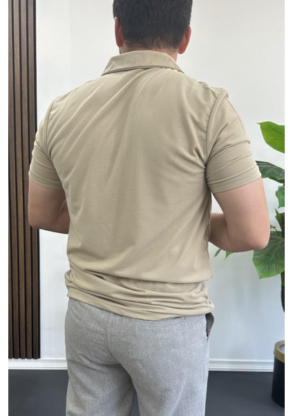 Erkek Yakası ve Kolu Nakış Detaylı Polo Yaka Fermuarlı Tişört Vizon EDW392 modelleri
