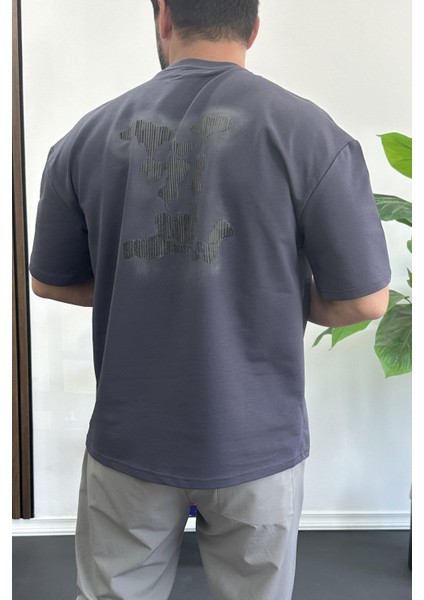 Erkek Kabartmalı Sırt Baskılı Oversize Tişört Füme EDW390