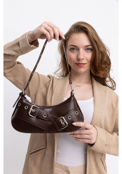 Kemer Detaylı Baget Kadın Fermuarlı Ayarlanabilir Omuz & Kol Çantası