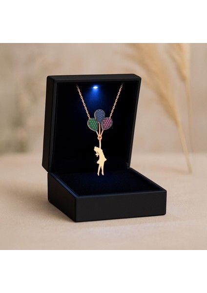 Işıklı Kutuda Renkli Balonlu Kız Gümüş Kolye