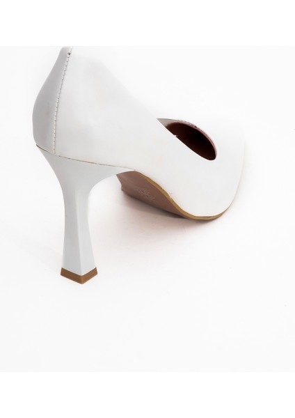 Kadın Beyaz Topuklu Ayakkabı PU Malzeme Düz Taban 9 cm Yükseklikle Şık Tasarım fırsatları