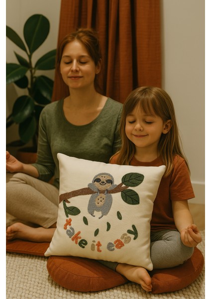 Tembel Hayvan Kırlent Kılıfı