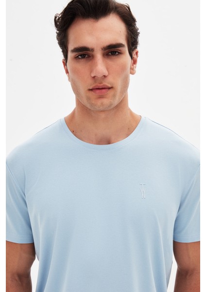 Slim Fit Açık Mavi Düz Kabartma Baskılı T-Shirt modelleri