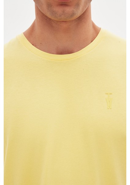 Slim Fit Işın Çiçeği Düz Kabartma Baskılı T-Shirt fırsatları