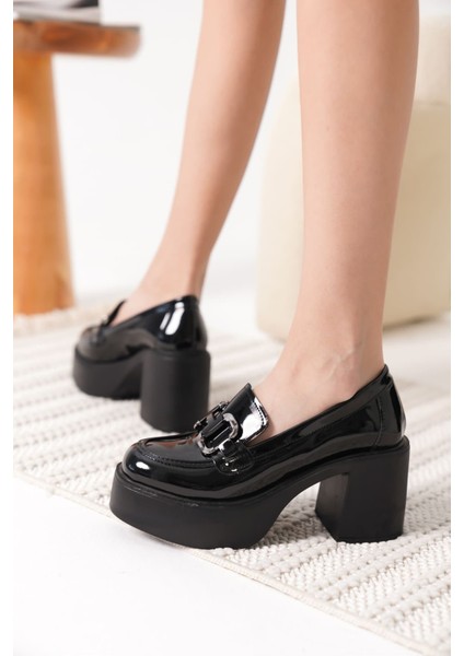 Felice Siyah Rugan Gümüş Tokalı Kadın Loafer modelleri