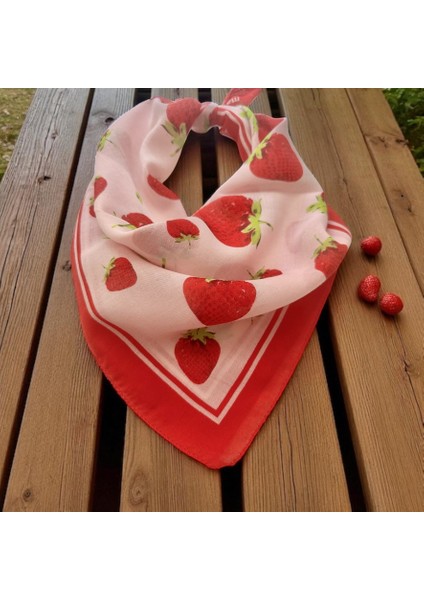 Beyaz Renk Zemin Üzerine Çilek Desenli %100 Koton Bandana, Saç Bandı fiyatları