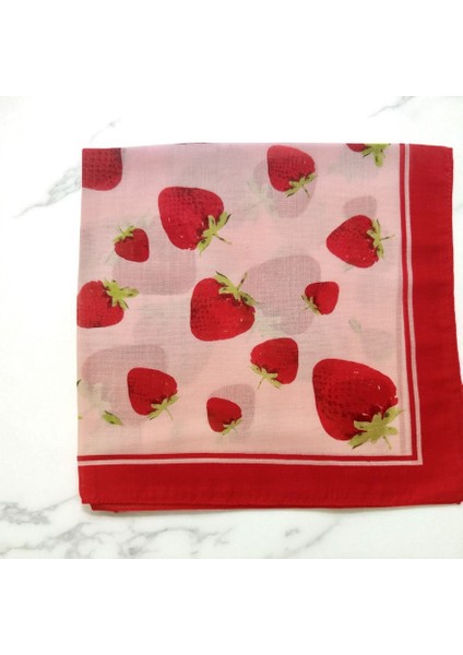 Beyaz Renk Zemin Üzerine Çilek Desenli %100 Koton Bandana, Saç Bandı fırsatları