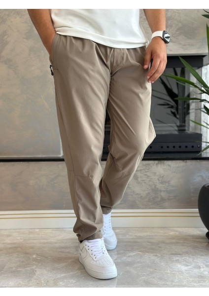 Erkek Rahat Kalıp Fermuar Detaylı Paraşüt Kumaş Pantolon Bej ECA024