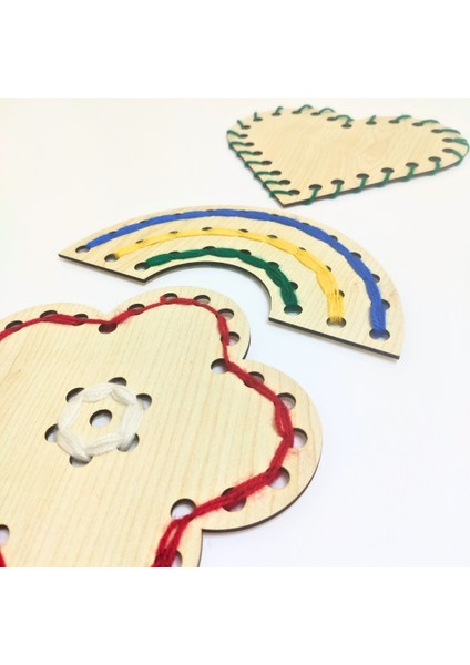 Çocuklar Için Ahşap Dikiş ve Desen Kartları Seti | Montessori Desen Kartları | Ahşap Desen Kartları ile Ip Geçirme Etkinliği – 3 Farklı Şekil, Güvenli Iğne ve 5 Renk Ip