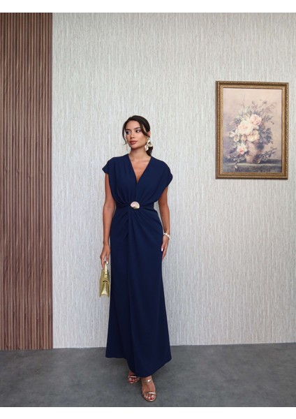 Istiridye Aksesuarlı Midi Elbise fırsatları