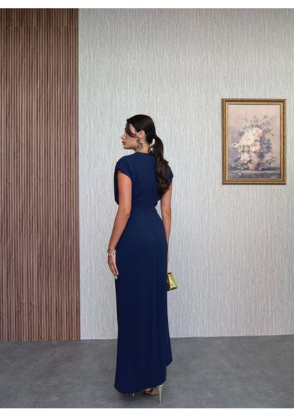 Istiridye Aksesuarlı Midi Elbise indirimleri