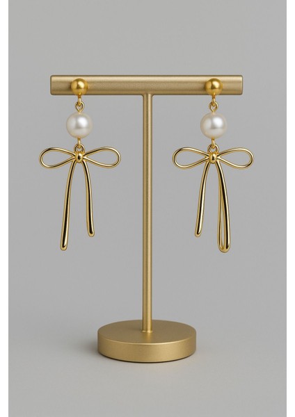 Noé Altın Fiyonk Detaylı Inci Görünümlü Küpe – Zarif ve Modern Tasarım fiyatları