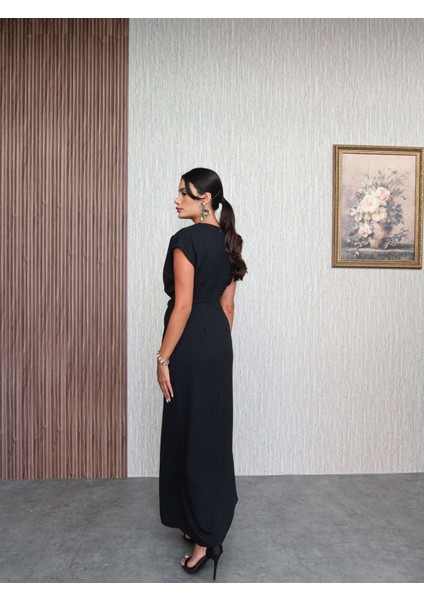 Istiridye Aksesuarlı Midi Elbise indirimleri