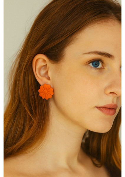 Mandarina-El Yapımı Turuncu Çiçek Tasarımlı Polimer Kil Küpe | Minimal ve Neşeli Stil