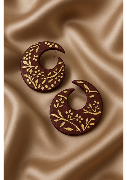 Golden Bloom El Yapımı Ahşap Küpe – Altın Desenli, Etnik Tasarım, Hafif ve Şık modelleri