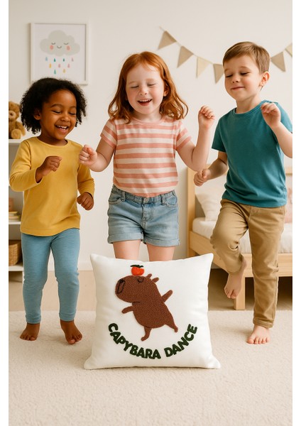 Capybara Punch Çocuk Kırlent Kılıfı