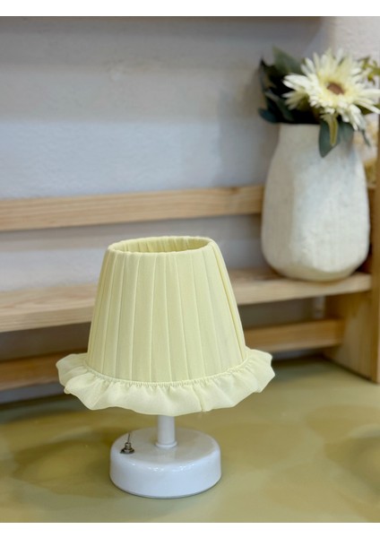 Butter Yellow - Sarı Osmanlı Ipeği Fırfır Işlemeli Kablosuz Masa Lambası – Alt Beyaz