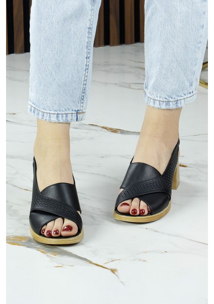 Seras Siyah Hakiki Dana Derisi Çapraz Bantlı Delik Detaylı Kalın Topuklu Günlük Sandalet modelleri