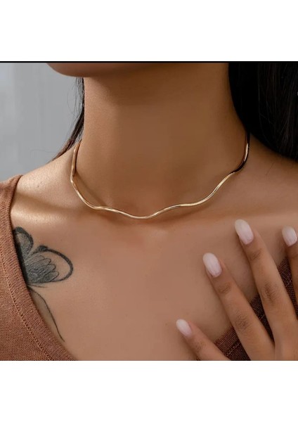 Burmalı Metal Spiral Dalgalı Kelepçe Kolye