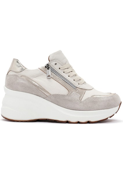 Kadın Bej Bağcıklı Fermuar Detaylı Dolgu Topuklu Deri Sneaker 25AFD370514