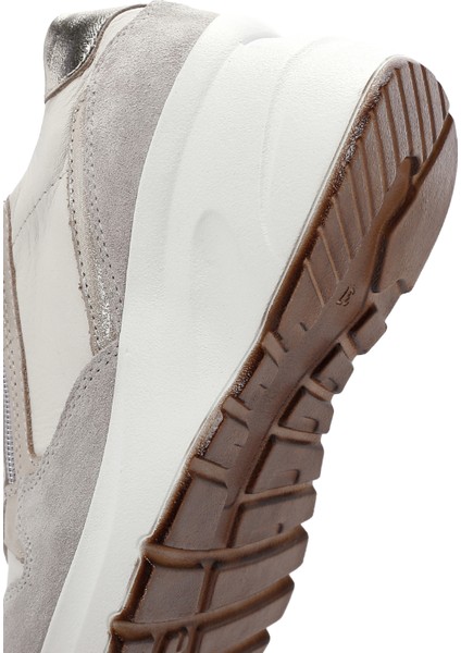 Kadın Bej Bağcıklı Fermuar Detaylı Dolgu Topuklu Deri Sneaker 25AFD370514