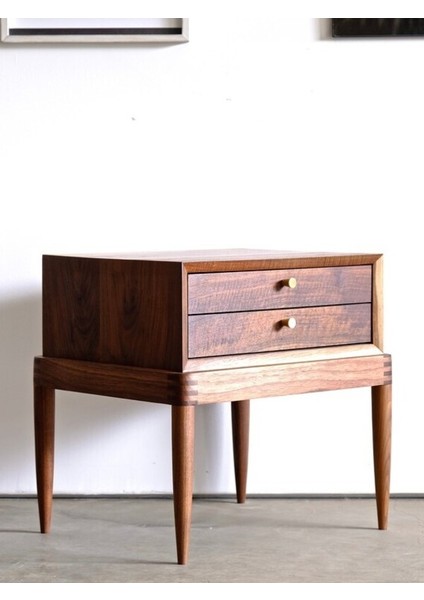 Denze Masif Ceviz Ahşap Pirinç Detaylı 2 Çekmeceli Komodin