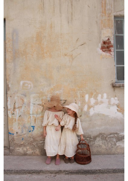 Bej Düşük Omuz Bluzlu Etek Takım