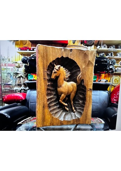 Avrupa Ahşap Üzerinde El Oyması At Figürü 45 cm x 33 cm x 6,5 cm Ölçülerinde indirimleri