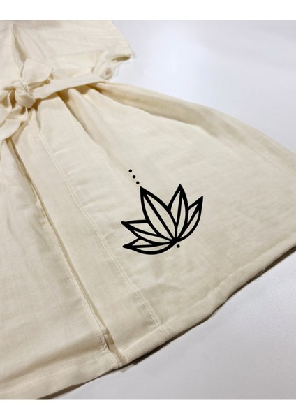 Lotus ve Unalome Görselli Ekru Renk Düşük Kol Müslin Kimono modelleri