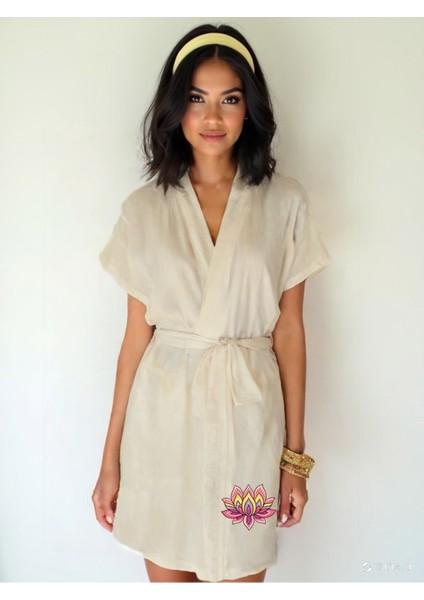 Pembe Lotus Görselli Ekru Renk Düşük Kol Müslin Kimono