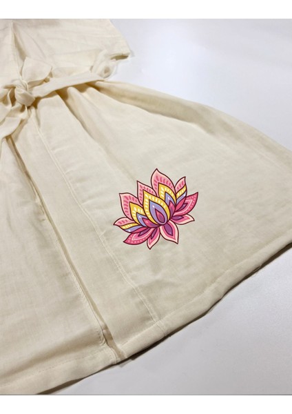 Pembe Lotus Görselli Ekru Renk Düşük Kol Müslin Kimono modelleri