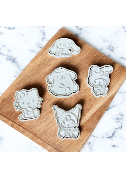 5'li Kuromi ve Arkadaşları Kurabiye ve Oyun Hamuru Kesici Seti