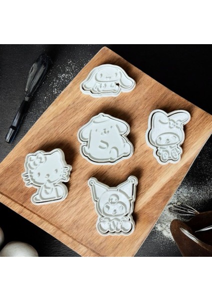 5'li Kuromi ve Arkadaşları Kurabiye ve Oyun Hamuru Kesici Seti modelleri