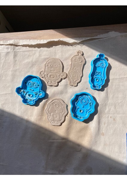 3'lü Minion Kurabiye ve Oyun Hamuru Kesici/şekillendirici ( Beyaz Renktedir )