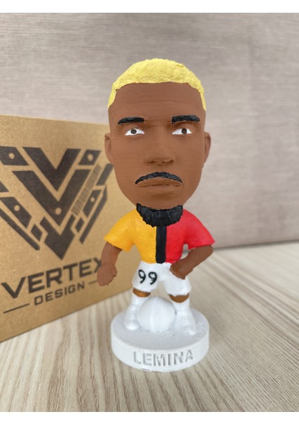 Lemina Gẩlẩtẩsẩrẩy 3D Futbolcu Taraftar Biblo Figür Erkek Hediyelik Oyuncak Sarı Kırmızı Aslan Erkek Sevgiliye Hediye Doğum Günü Hediyesi Dekorasyon Masa Süsü , Kişiye Özel Hediye