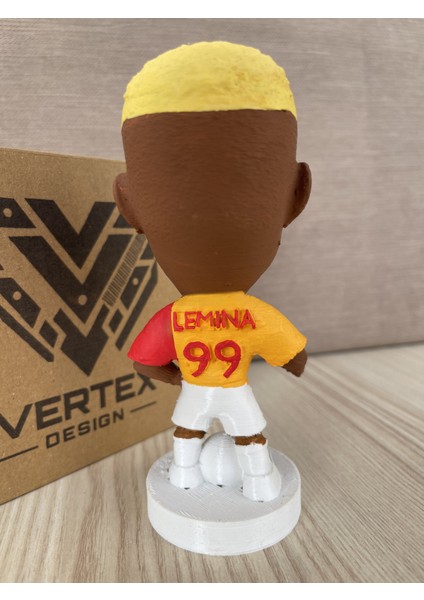 Lemina Gẩlẩtẩsẩrẩy 3D Futbolcu Taraftar Biblo Figür Erkek Hediyelik Oyuncak Sarı Kırmızı Aslan Erkek Sevgiliye Hediye Doğum Günü Hediyesi Dekorasyon Masa Süsü , Kişiye Özel Hediye fırsatları