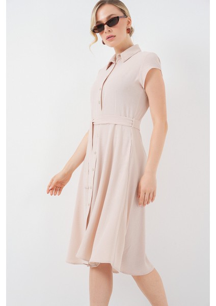 1677 Boydan Düğmeli Kuşaklı Elbise - Krem modelleri