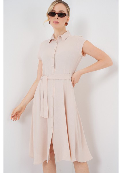 1677 Boydan Düğmeli Kuşaklı Elbise - Krem fırsatları