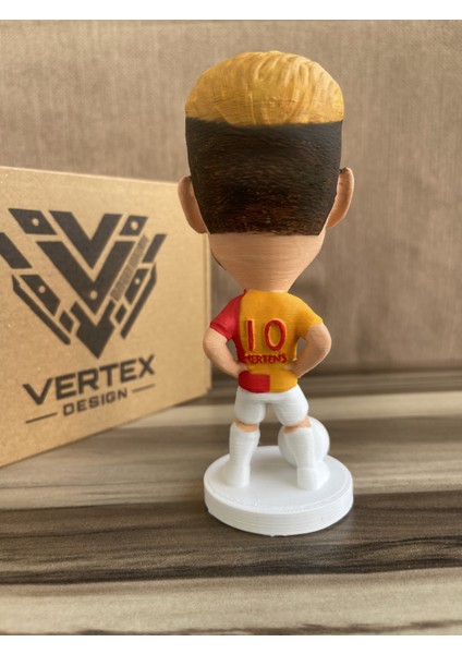 Mertens Gẩlẩtẩsẩrẩy 3D Futbolcu Taraftar Biblo Figür Erkek Hediyelik Oyuncak Sarı Kırmızı Aslan Erkek Sevgiliye Hediye Doğum Günü Hediyesi Dekorasyon Masa Süsü , Kişiye Özel Hediye fırsatları