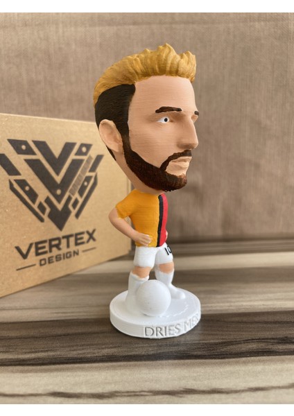 Mertens Gẩlẩtẩsẩrẩy 3D Futbolcu Taraftar Biblo Figür Erkek Hediyelik Oyuncak Sarı Kırmızı Aslan Erkek Sevgiliye Hediye Doğum Günü Hediyesi Dekorasyon Masa Süsü , Kişiye Özel Hediye