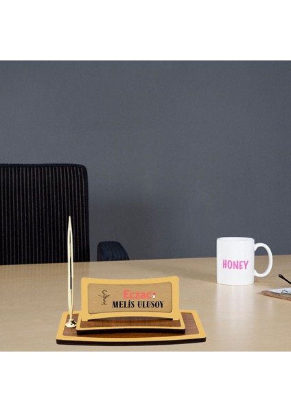 Eczacılara Özel Kişiye Özel Masa Isimliği | Altın Detaylı Ahşap Ofis Aksesuarı