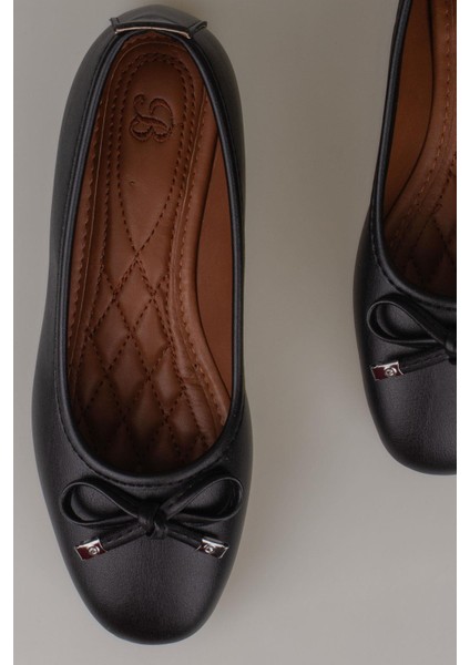 Siyah Mat Fiyonk Bağlama Düz Babet fırsatları