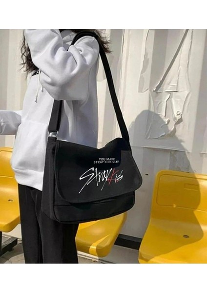 Unisex Siyah Kpop Serisi Stray Kids Baskılı Postacı Çantası fiyatları