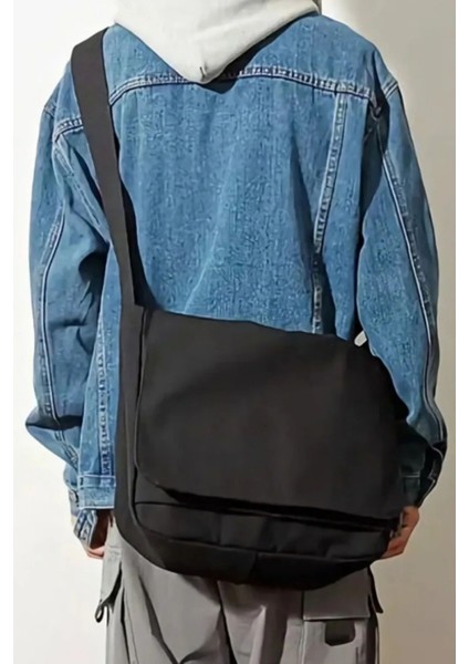 Şık Siyah Postacı Çantası, Rahat ve Kullanışlı Tasarım