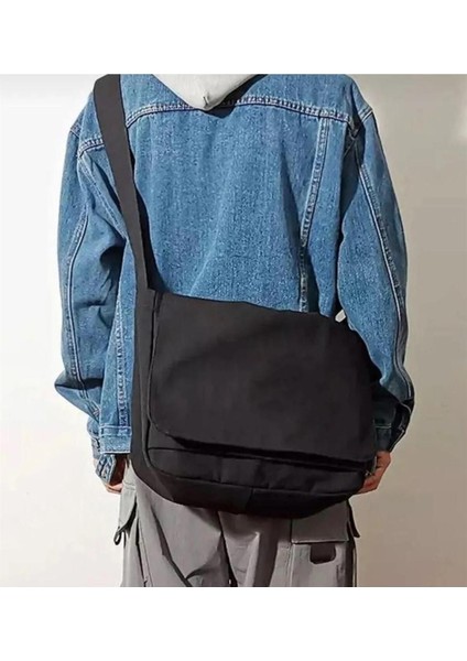 Düz Siyah Unisex Postacı ve Laptop Çantası, Şık ve Kullanışlı Tasarım