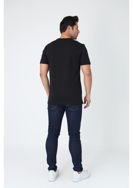 Siyah Tişört - Ön Orta Kısımda Sarı Nakışlı "zekora" Yazı indirimleri