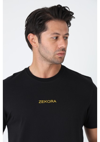 Siyah Tişört - Ön Orta Kısımda Sarı Nakışlı "zekora" Yazı